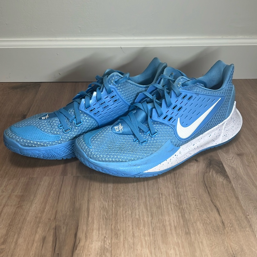 Nike Kyrie Low 2 TB Light Blue Men's Size 13.5 Sneakers / Basketball Shoes